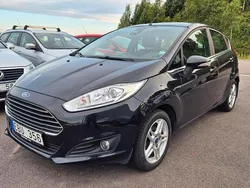 Svart Begagnad 2013 Ford Fiesta Titanium Halvkombi | 54 900 kr (Bra pris)