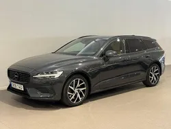 Grå Begagnad 2020 Volvo V60 Momentum Kombi | 319 500 kr (Marknadspris)