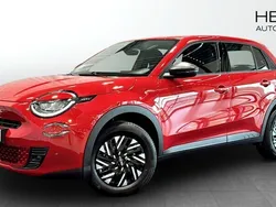Röd (red) Ny 2025 Fiat 600 Lounge SUV | 305 800 kr (Marknadspris)