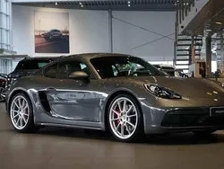 Grå Begagnad 2022 Porsche 718 Cayman GTS Sportkupé | 999 000 kr