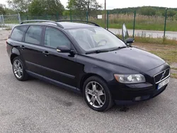 Svart Begagnad 2005 Volvo V50 Kinetic Kombi | 29 500 kr (Marknadspris)