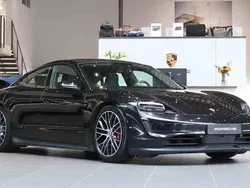 Svart Begagnad 2020 Porsche Taycan 4S Performance Package Sedan | 599 000 kr (Superpris)