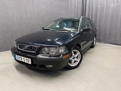 Svart Begagnad 2004 Volvo V40 Kombi | 19 900 kr (Marknadspris)