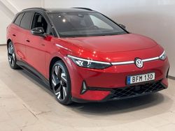 Röd (svart) Begagnad 2025 VW ID.7 GTX Kombi | 619 900 kr (Marknadspris)