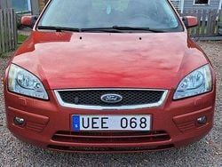 Röd Begagnad 2007 Ford Focus Halvkombi | 8 500 kr (Superpris)