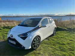 Vit Begagnad 2018 Toyota Aygo X-play Halvkombi | 95 000 kr (Marknadspris)