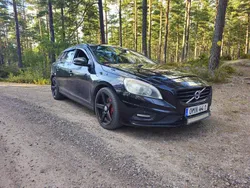 Svart Begagnad 2012 Volvo V60 R-Design Kombi | 95 000 kr (Dyr)