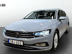 Grå Begagnad 2023 VW Passat Kombi | 369 900 kr (Marknadspris)