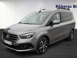 Grå Begagnad 2023 Mercedes T180 Style Minibuss | 269 800 kr (Bra pris)