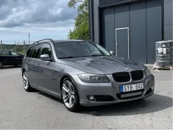 Grå Begagnad 2010 BMW 320 Comfort Edition Kombi | 74 900 kr (Marknadspris)