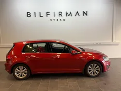Röd Begagnad 2016 VW Golf VII Halvkombi | 119 900 kr (Marknadspris)