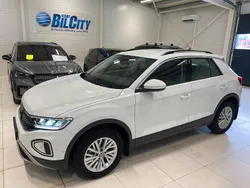 Vit Begagnad 2023 VW T-Roc SUV | 239 900 kr (Marknadspris)