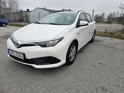 Vit Begagnad 2017 Toyota Auris Touring Sports Life Kombi | 165 000 kr (Marknadspris)
