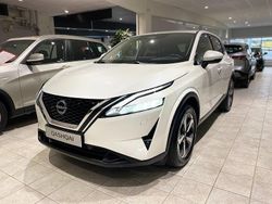 Pärlemorvit metallic Begagnad 2023 Nissan Qashqai N-Connecta SUV | 329 900 kr (Lite dyr)