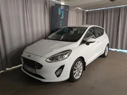 Vit Begagnad 2018 Ford Fiesta Titanium Halvkombi | 139 900 kr (Marknadspris)