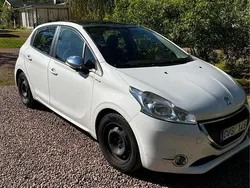 Vit Begagnad 2013 Peugeot 208 Halvkombi | 40 000 kr (Marknadspris)
