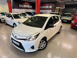 Vit Begagnad 2013 Toyota Yaris Hybrid Halvkombi | 99 000 kr (Lite dyr)