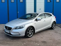 Silver Begagnad 2014 Volvo V40 Momentum Kombi | 99 000 kr (Marknadspris)