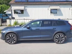 Blå Begagnad 2023 Volvo V60 CC Inscription Kombi | 410 000 kr (Superpris)