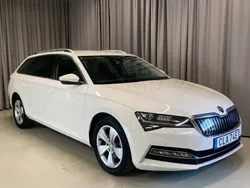 Vit Begagnad 2020 Skoda Superb Business Line Kombi | 269 900 kr (Marknadspris)