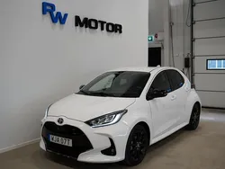 Vit Begagnad 2022 Toyota Yaris Hybrid Style Halvkombi | 218 700 kr (Bra pris)