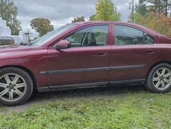 Röd Begagnad 2003 Volvo S60 Business Edition Sedan | 16 000 kr (Marknadspris)