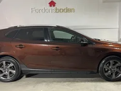 Brun Begagnad 2015 Volvo V40 CC Summum Kombi | 174 800 kr (Bra pris)
