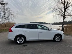 Vit Begagnad 2014 Volvo V60 Summum Kombi | 104 000 kr (Marknadspris)