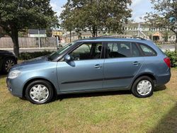 Ljusgrå Begagnad 2009 Skoda Fabia Ambiente Halvkombi | 28 800 kr (Marknadspris)