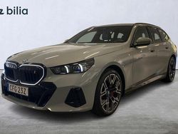 Grå Begagnad 2024 BMW i5 M Sport Kombi | 779 900 kr (Marknadspris)