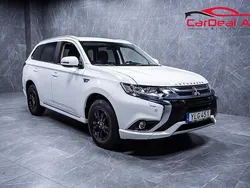 Vit Begagnad 2017 Mitsubishi Outlander P-HEV Edition SUV | 152 800 kr (Marknadspris)