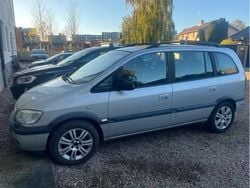 Grå Begagnad 2005 Opel Zafira Minibuss | 15 000 kr (Marknadspris)