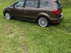 Brun Begagnad 2014 VW Sharan Minibuss | 80 000 kr (Marknadspris)
