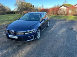 Blå Begagnad 2018 VW Passat GTE Kombi | 200 000 kr (Marknadspris)