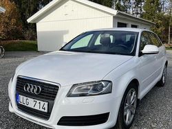 Vit Begagnad 2009 Audi A3 Sportback Attraction Halvkombi | 56 000 kr (Marknadspris)