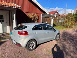 Gul Begagnad 2012 Kia Rio Halvkombi | 54 000 kr (Marknadspris)