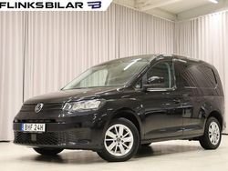 Svart (deep black pärleffekt) Begagnad 2021 VW Caddy Minibuss | 269 800 kr (Marknadspris)