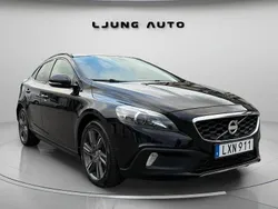 Svart Begagnad 2013 Volvo V40 CC Summum Kombi | 144 900 kr (Marknadspris)