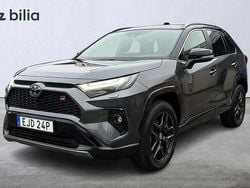 Grå Begagnad 2024 Toyota RAV4 Hybrid Sport SUV | 519 900 kr (Marknadspris)