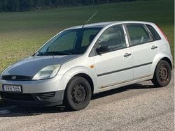 Grå Begagnad 2003 Ford Fiesta Halvkombi | 8 000 kr (Bra pris)