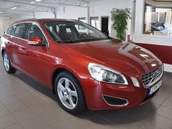 Röd Begagnad 2011 Volvo V60 Momentum Kombi | 107 500 kr (Lite dyr)