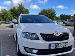 Vit Begagnad 2015 Skoda Octavia Ambition Kombi | 71 999 kr (Marknadspris)