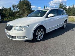 Vit Begagnad 2010 Skoda Superb Elegance Kombi | 29 900 kr (Marknadspris)
