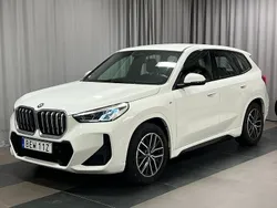 Vit Begagnad 2022 BMW iX1 Comfort Edition SUV | 439 900 kr