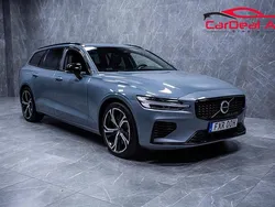 Grå Begagnad 2022 Volvo V60 Plus Kombi | 399 800 kr (Marknadspris)