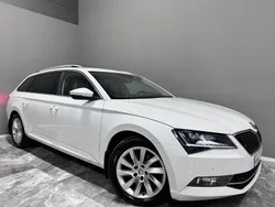 Vit Begagnad 2016 Skoda Superb Kombi | 109 900 kr (Marknadspris)