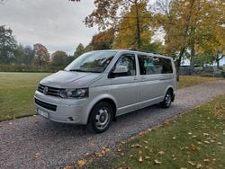 Silver Begagnad 2011 VW Caravelle Comfortline Minibuss | 135 000 kr (Lite dyr)