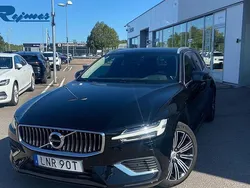 Svart Begagnad 2021 Volvo V60 Inscription Kombi | 319 900 kr (Marknadspris)