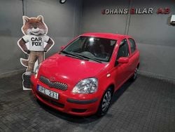 Röd Begagnad 2003 Toyota Yaris Halvkombi | 24 900 kr (Marknadspris)