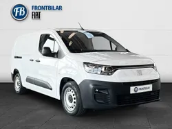 Vit Begagnad 2023 Fiat Doblò Minibuss | 249 500 kr (Marknadspris)